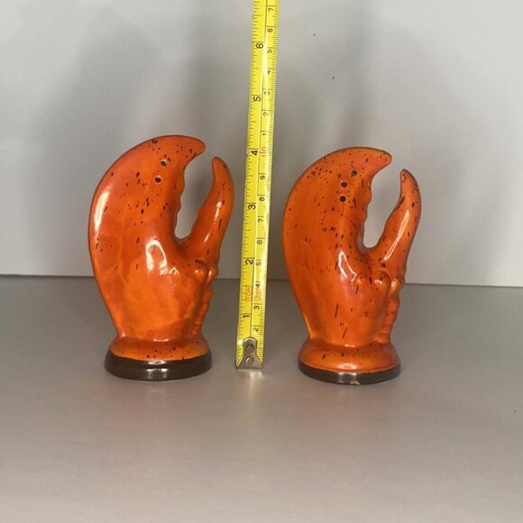 Vintage Japan Ceramic Lobster Claw Pair Salt & Pepper Shakers - Picture 3 of 9